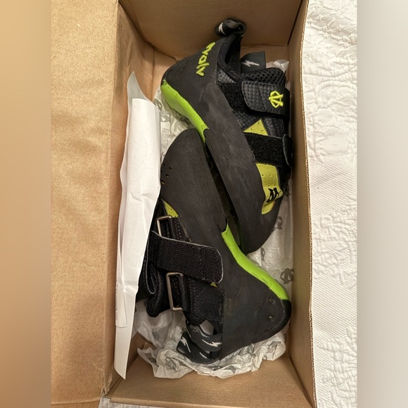 Evolv Predator G2 Climbing Shoes, Sz 36 - Picture 2 of 5